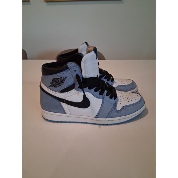 Athletic_Shoes